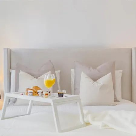 Cinema Moon Luxury - Gare 3min - Proche Paris Apartment *