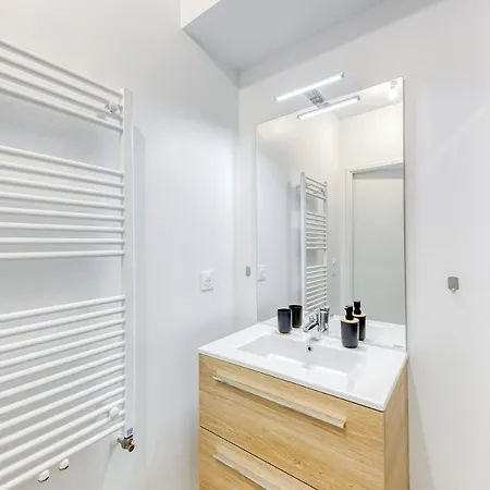 Cinema Moon Luxury - Gare 3min - Proche Paris Apartment *